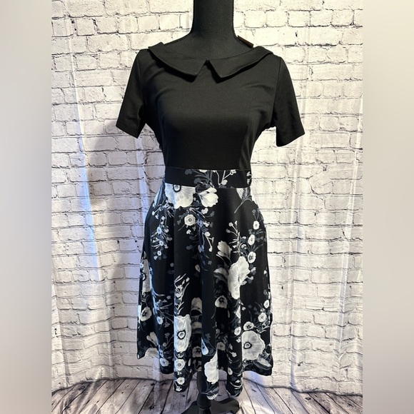 Helyo Dresses & Skirts - Helyo Black Floral Dress Size S